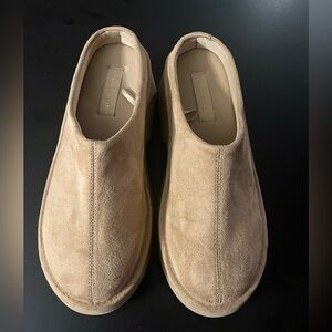 Madden Girl Tan Faux Suede Moccasin Slip On Size 9.5 Excellent Condition
